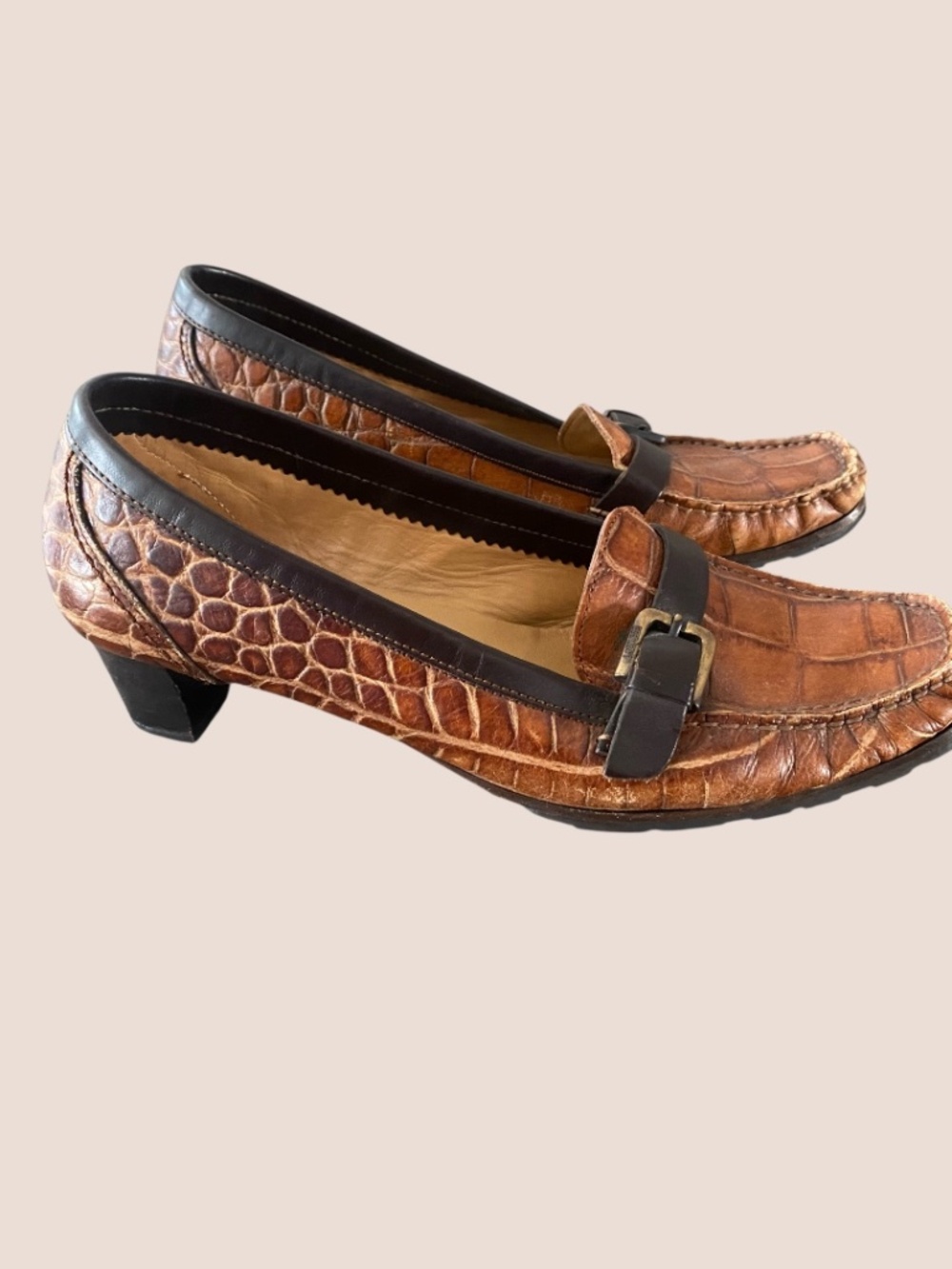 Lotusse 1877: Handmade Leather Pumps